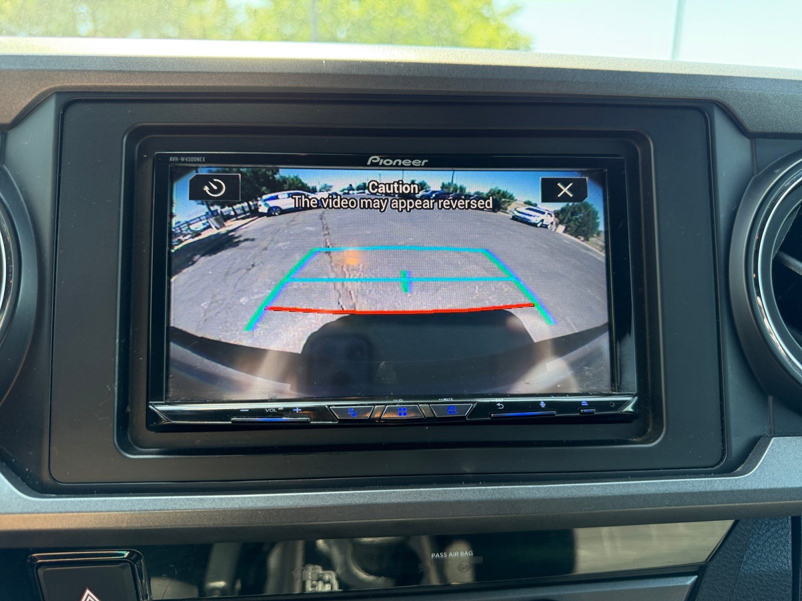 Used 2018 Toyota Tacoma TRD Off-Road w/ Technology Package AWD/4WD image 27