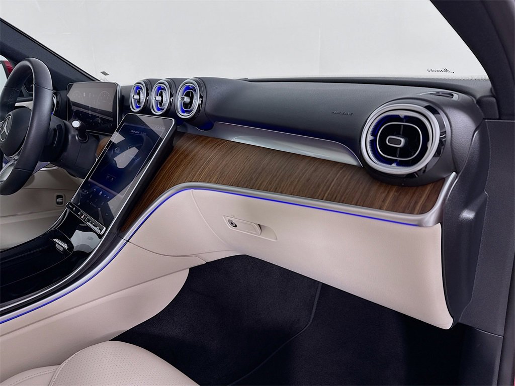 Used 2025 Mercedes-Benz C 300 4MATIC Sedan image 31