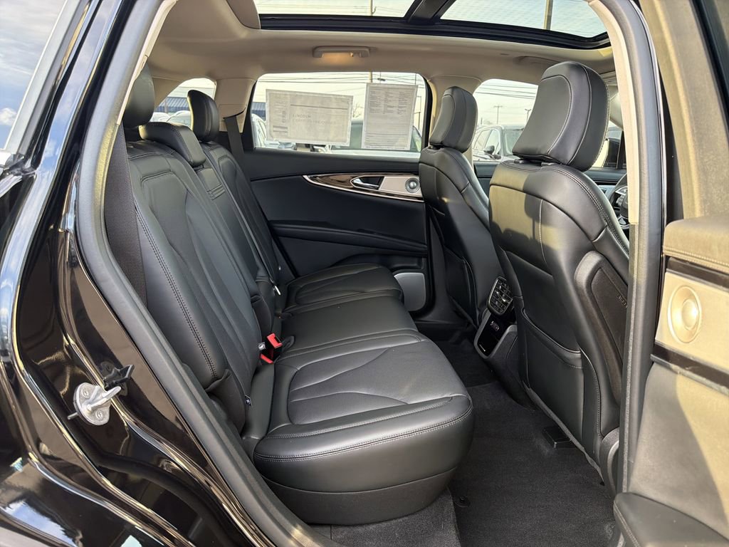 Certified 2023 Lincoln Nautilus Reserve w/ Equipment Group 202A image 17