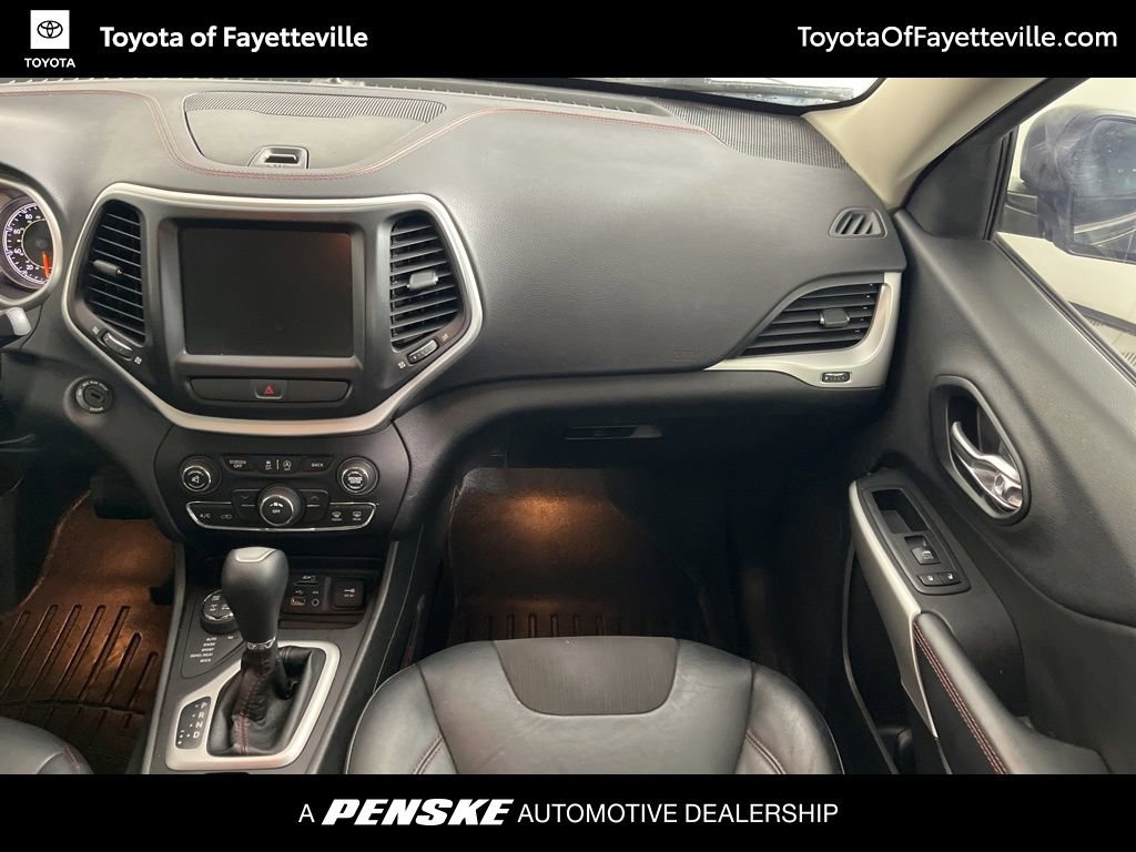 Used 2017 Jeep Cherokee Trailhawk image 18