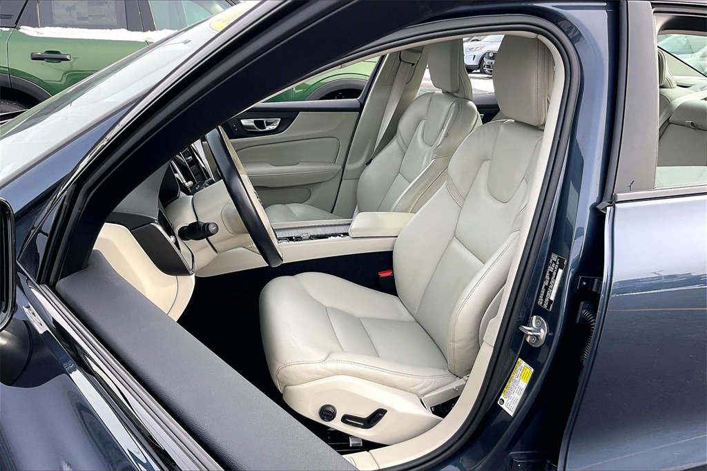 Used 2024 Volvo S60 B5 Plus image 23
