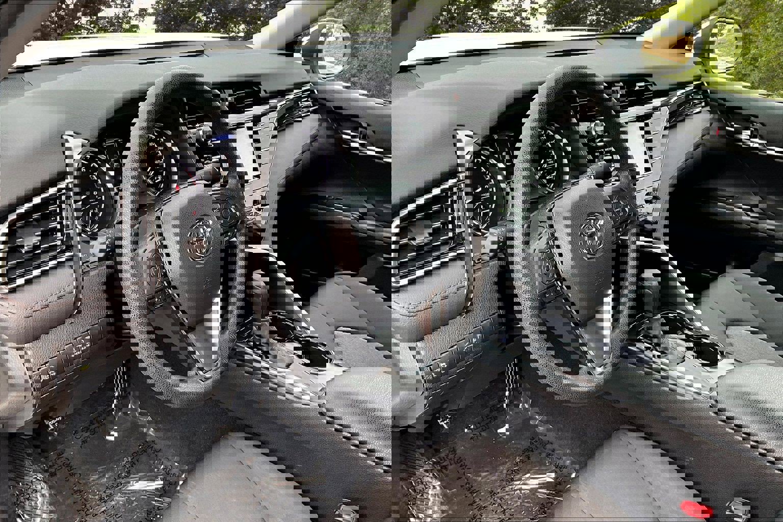 Used 2020 Toyota Camry LE image 18