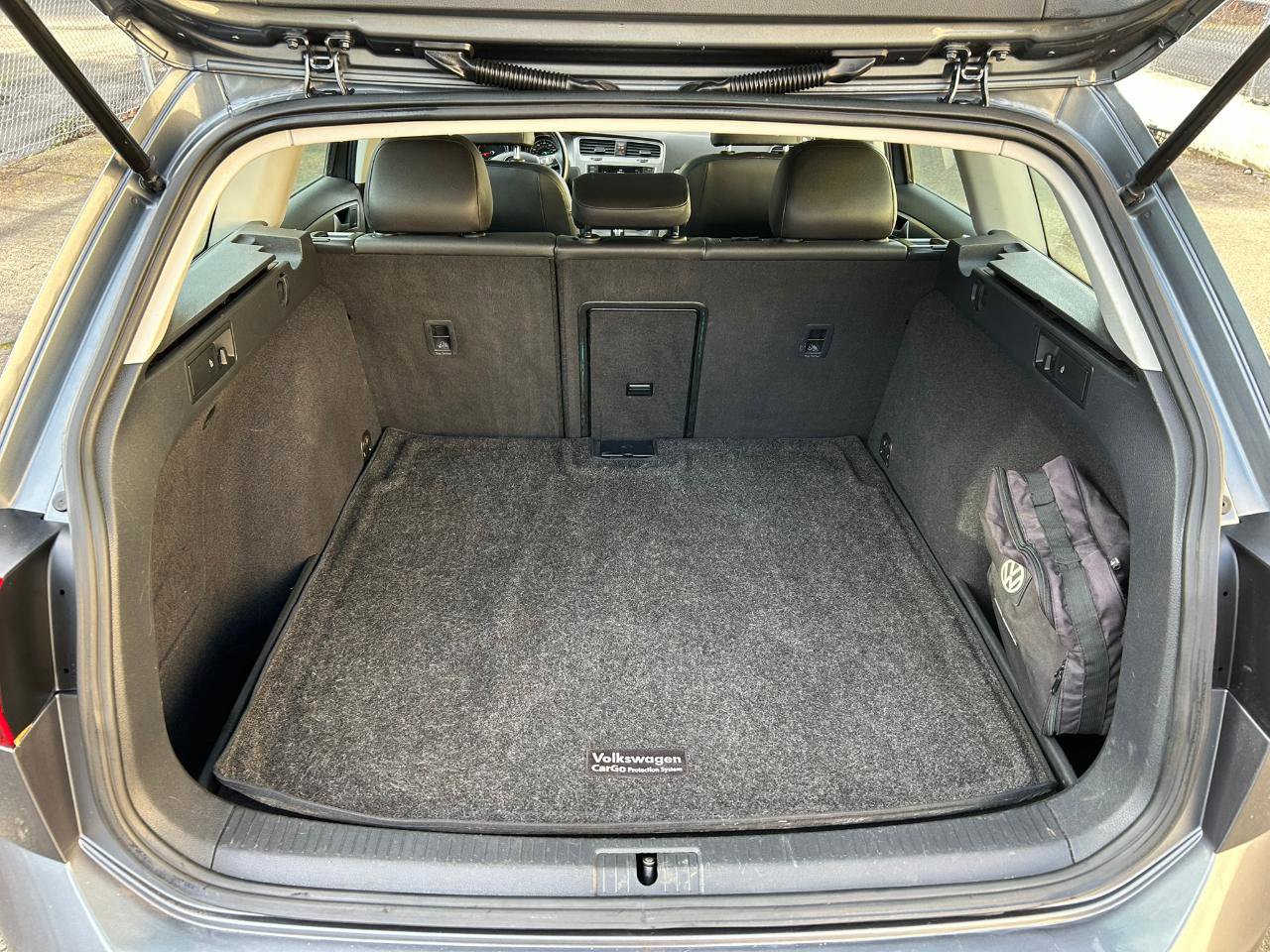 Used 2015 Volkswagen Golf TDI SE image 15