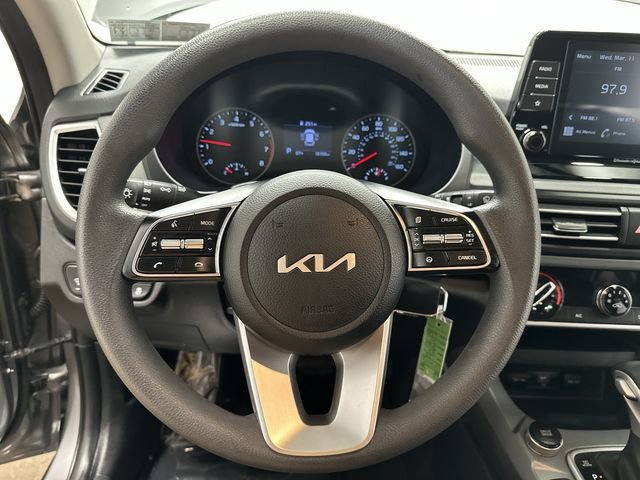 Used 2023 Kia Seltos LX AWD/4WD image 7