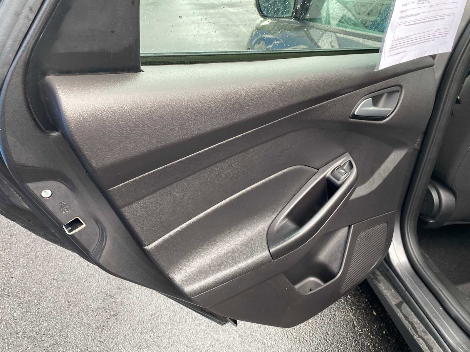 Used 2015 Ford Focus SE image 31