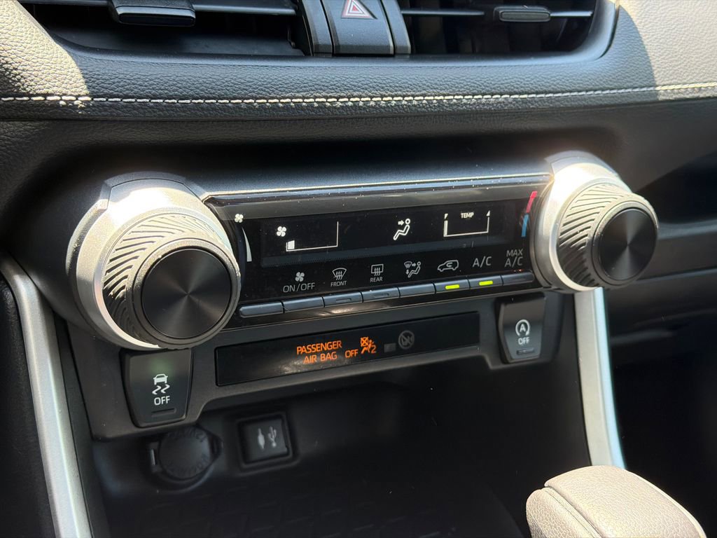 Used 2019 Toyota RAV4 LE w/ All Weather Liner Package AWD/4WD image 26