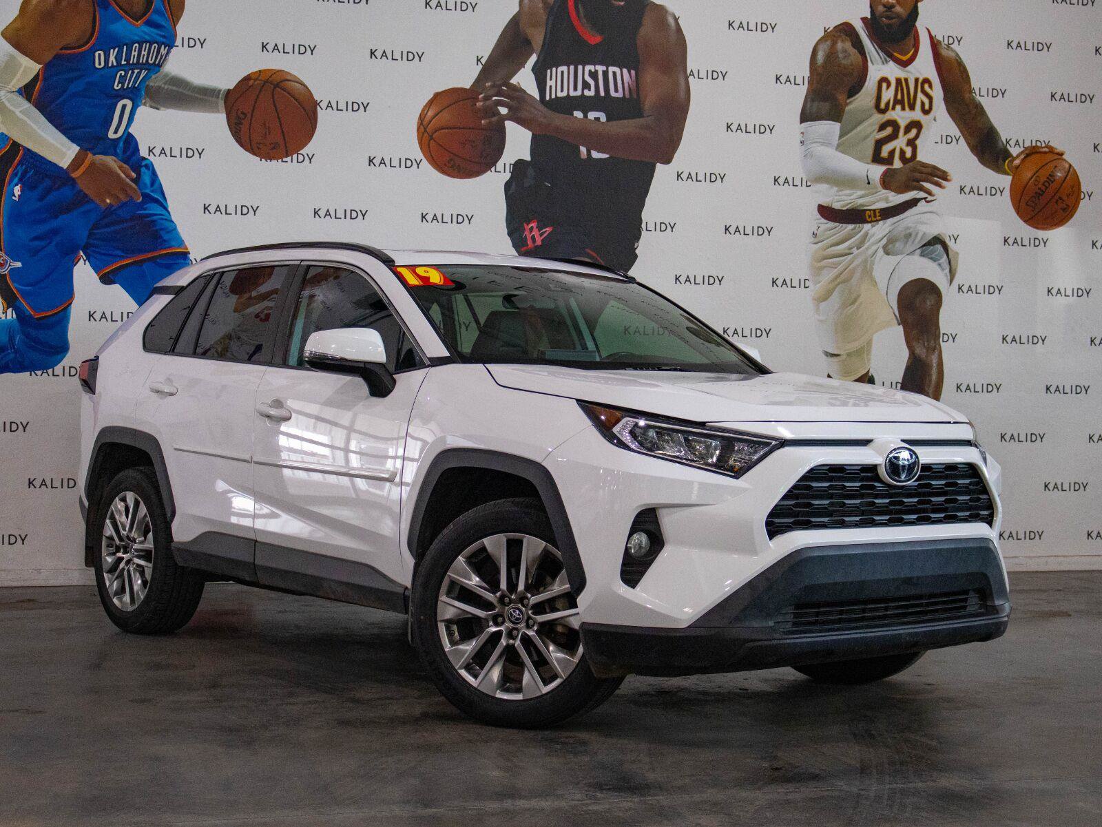 Used 2019 Toyota RAV4 XLE Premium FWD image 2