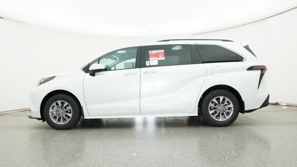 New 2026 Toyota Sienna XLE FWD image 22