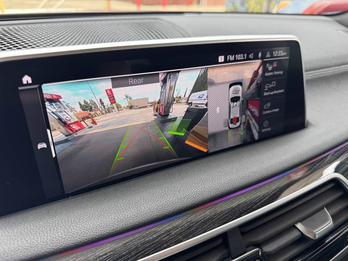 Used 2021 BMW 740i w/ M Sport Package image 28