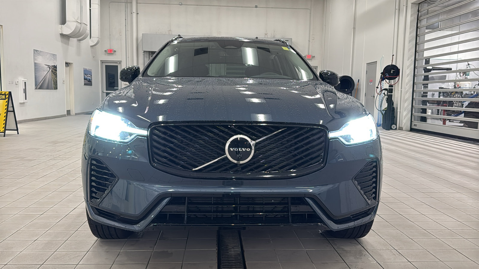 New 2027 Volvo XC60 T8 Plus AWD/4WD image 10
