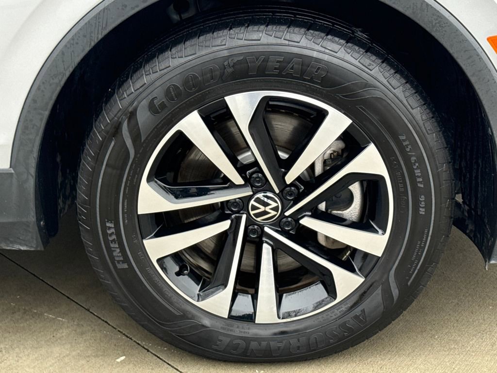 Used 2024 Volkswagen Tiguan S image 11