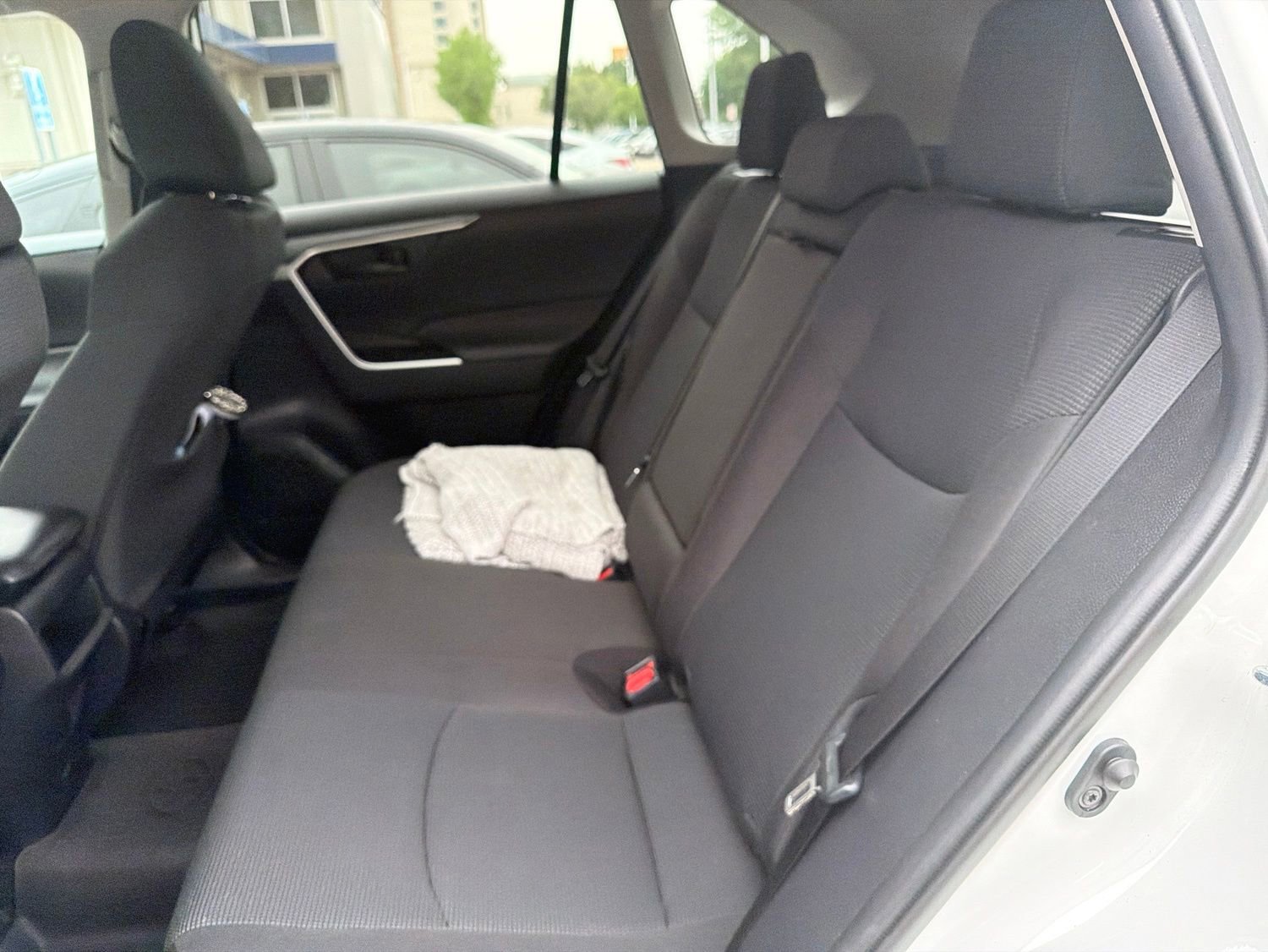 Used 2021 Toyota RAV4 LE AWD/4WD image 10