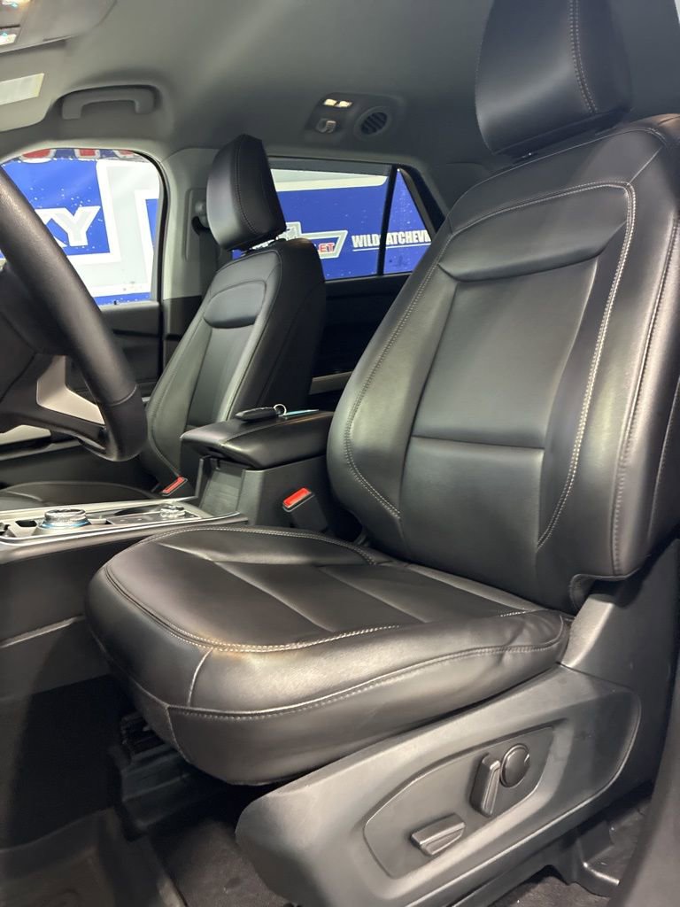 Used 2023 Ford Explorer XLT w/ Equipment Group 202A AWD/4WD image 16
