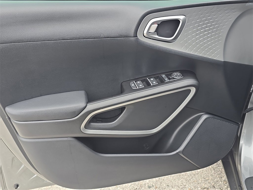 New 2025 Kia Soul LX image 19