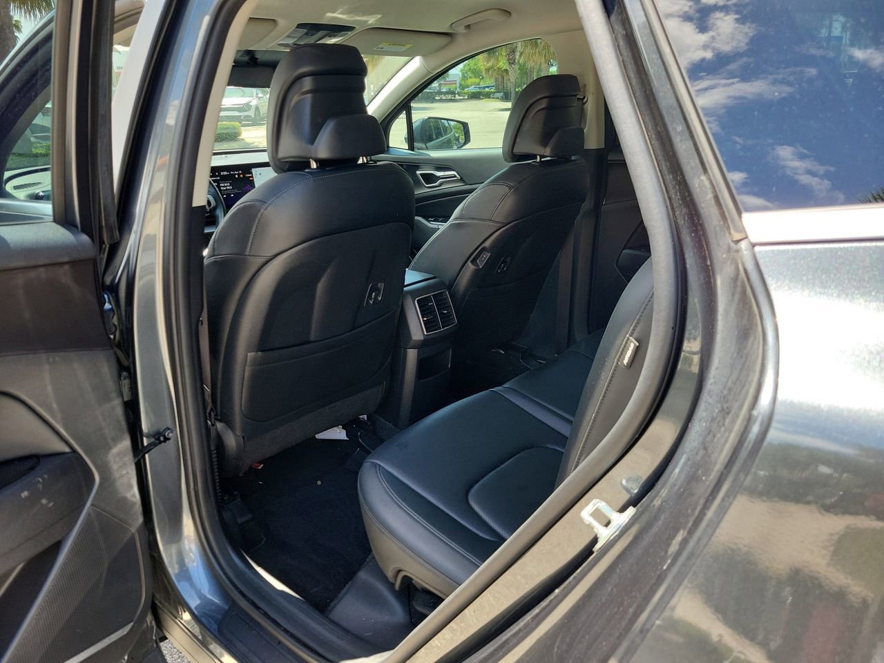 Used 2024 Kia Sportage EX image 8