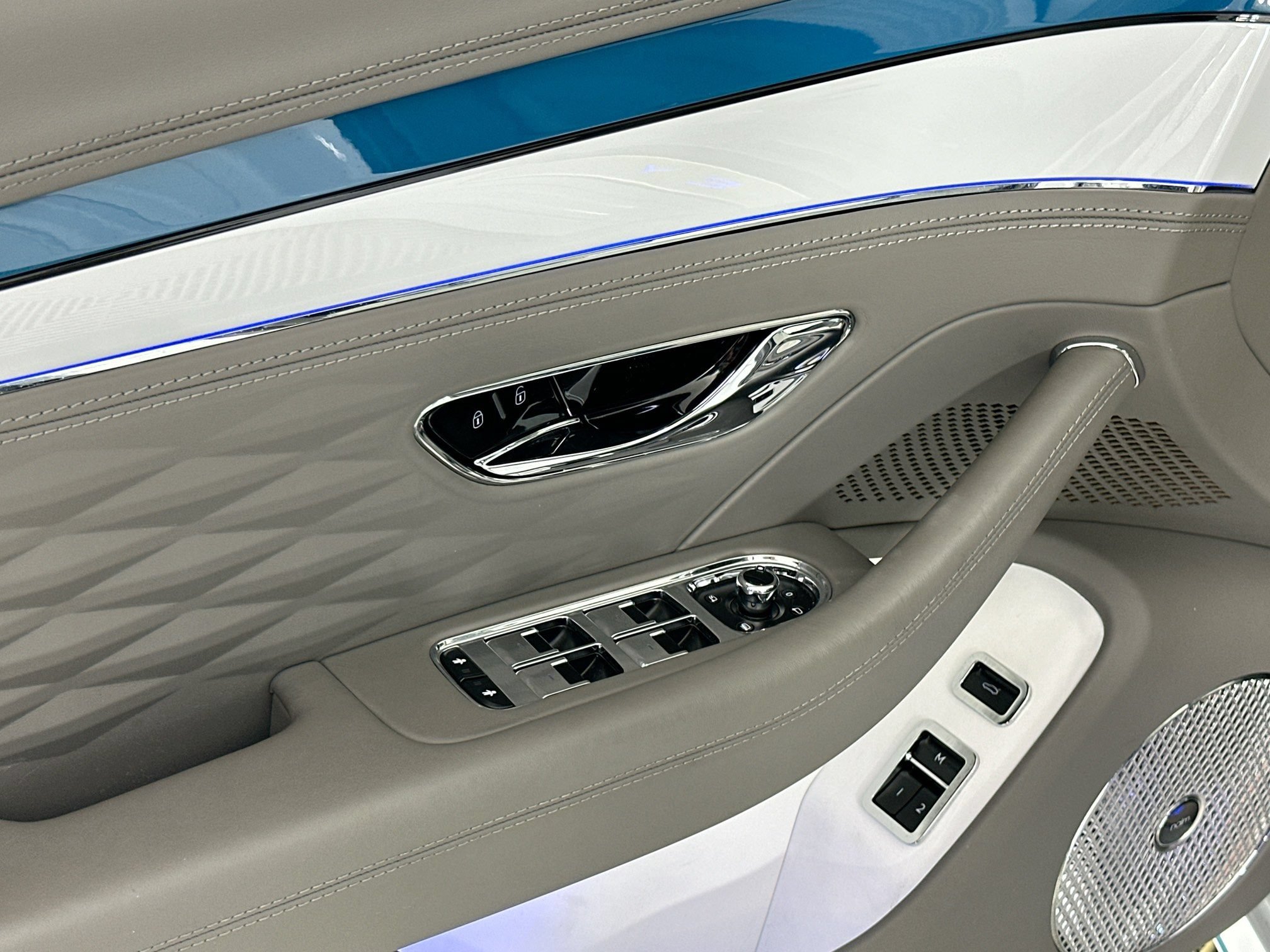 Used 2023 Bentley Flying Spur W12 AWD/4WD image 18