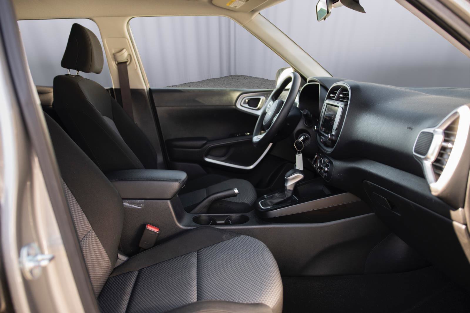 Used 2023 Kia Soul LX FWD image 16