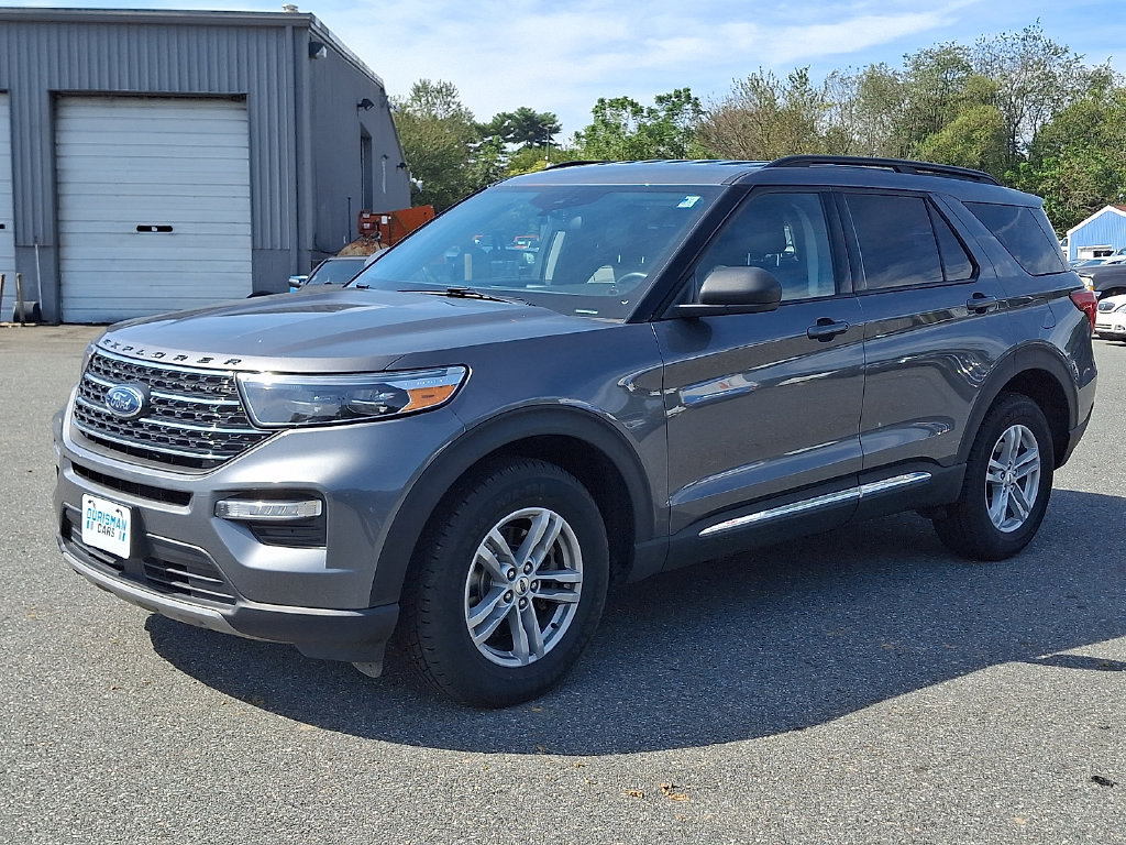 Used 2023 Ford Explorer XLT w/ Equipment Group 202A AWD/4WD image 3
