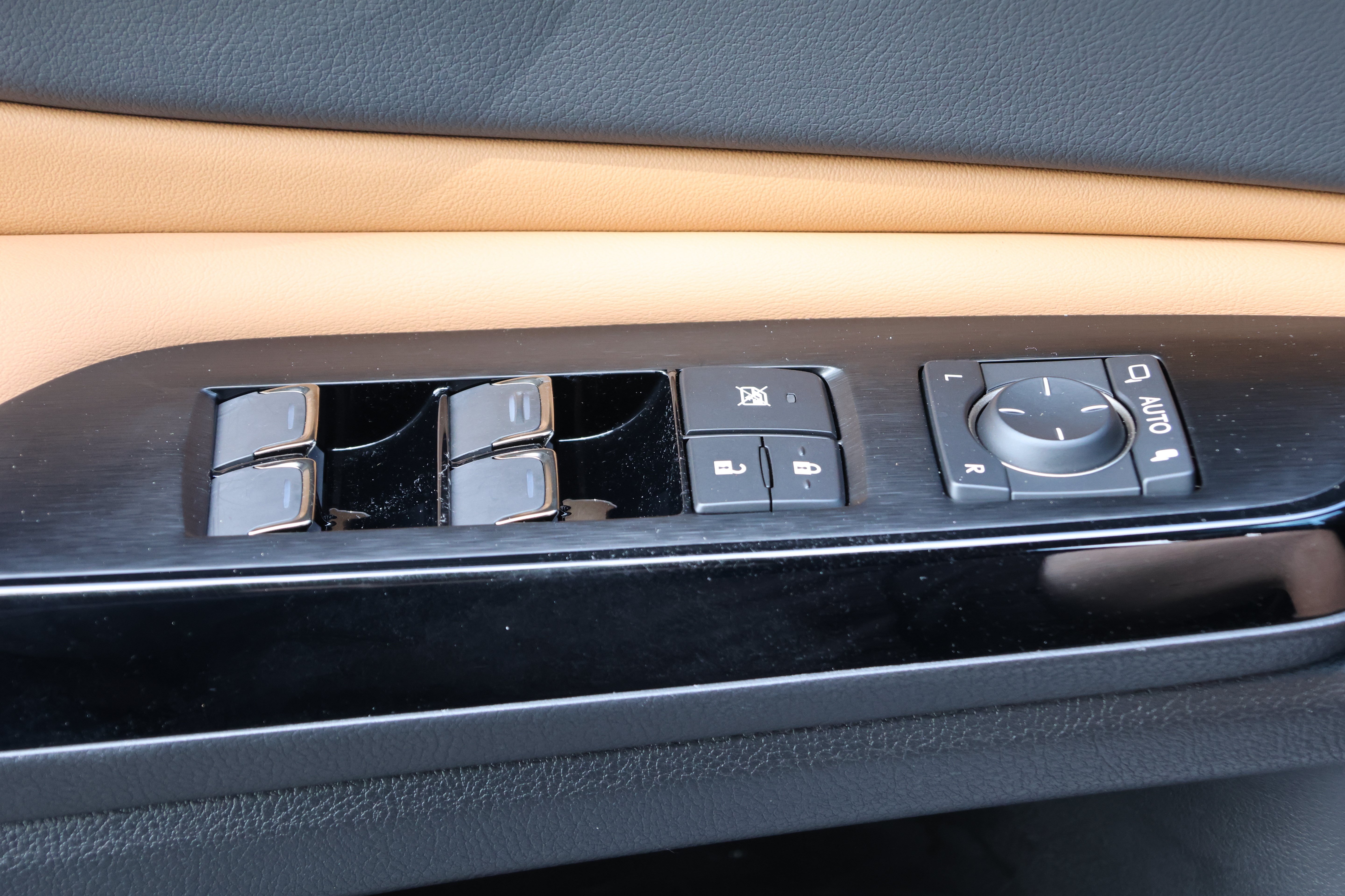 Certified 2025 Lexus ES 350 w/ Premium Package FWD image 14