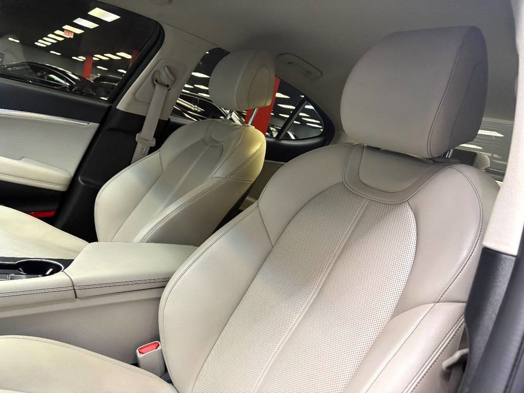 Used 2021 Genesis G70 2.0T AWD/4WD image 15