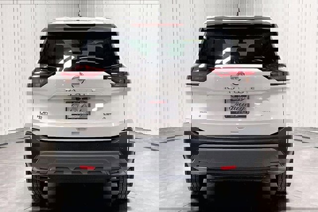 Used 2023 Nissan Rogue S image 4