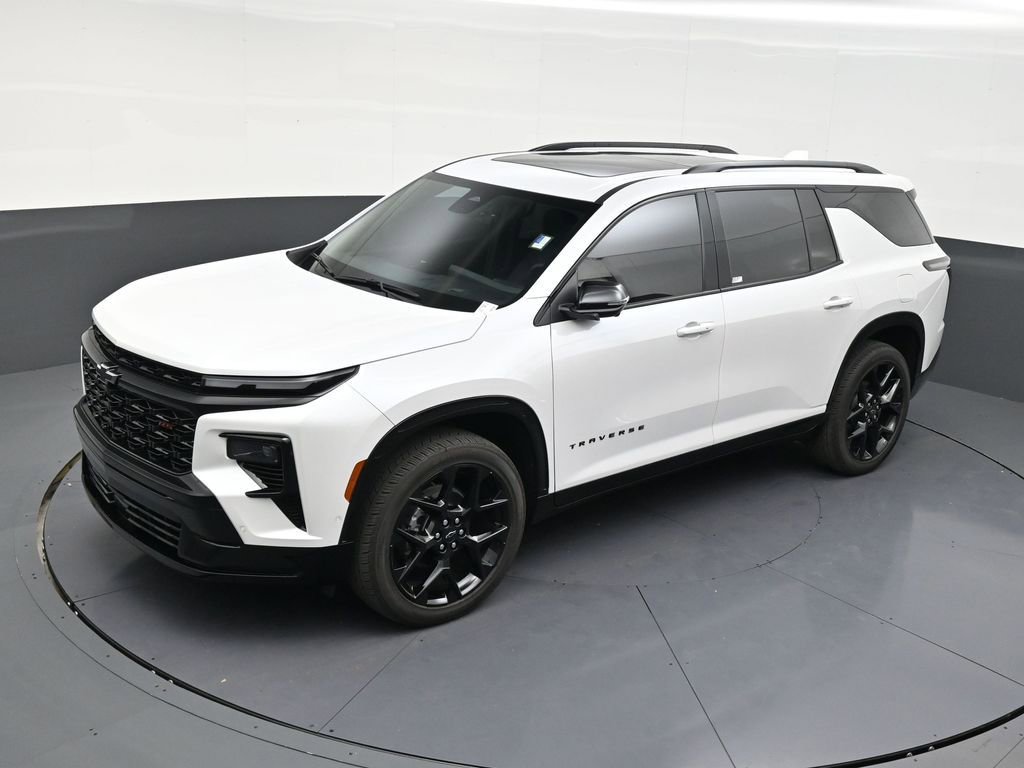 Used 2025 Chevrolet Traverse RS FWD image 13