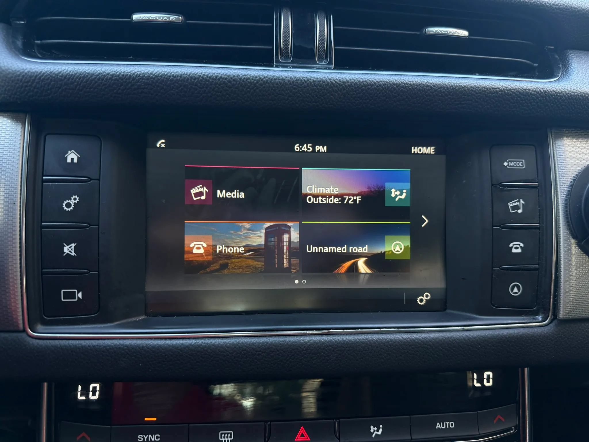 Used 2018 Jaguar XF AWD image 28