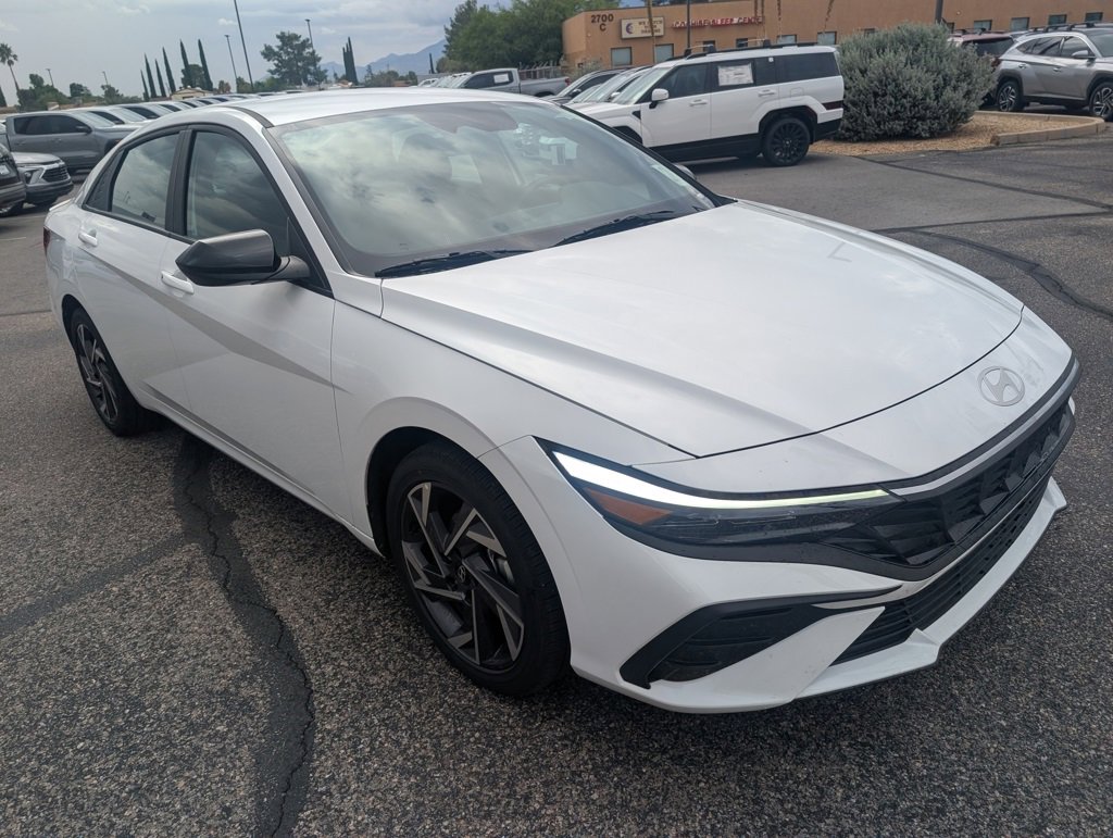 Used 2025 Hyundai Elantra SEL image 7