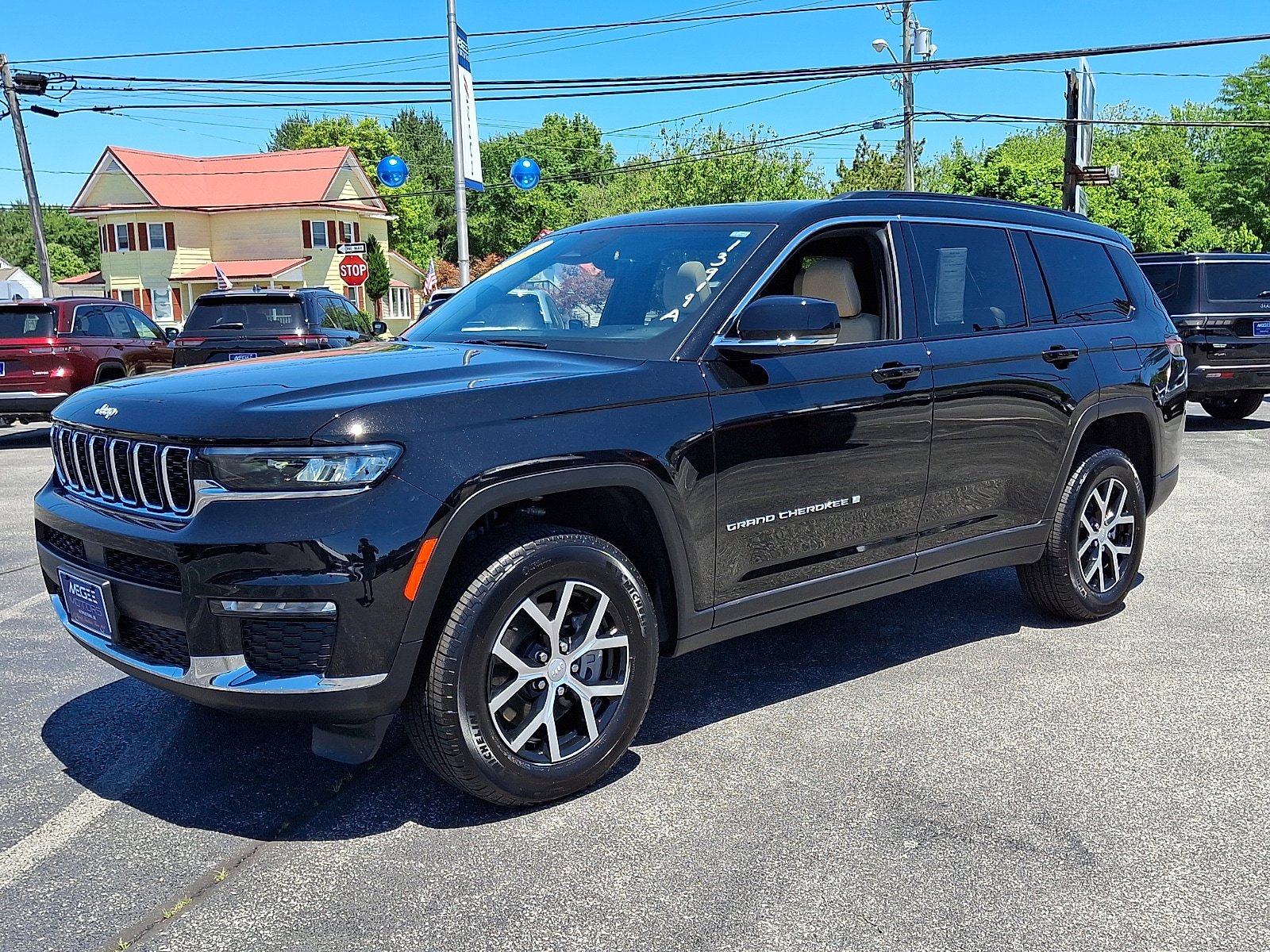 Used 2025 Jeep Grand Cherokee L Limited AWD/4WD image 3