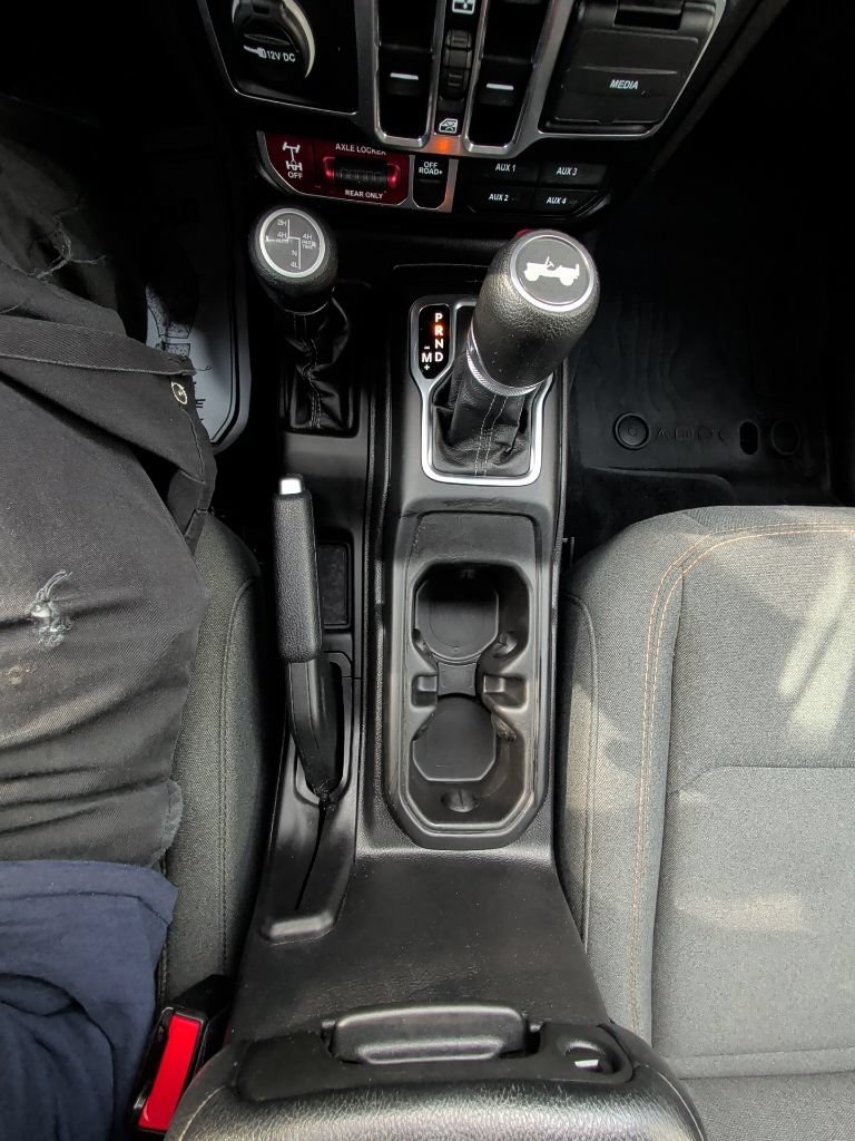 Used 2024 Jeep Wrangler Unlimited AWD/4WD image 25