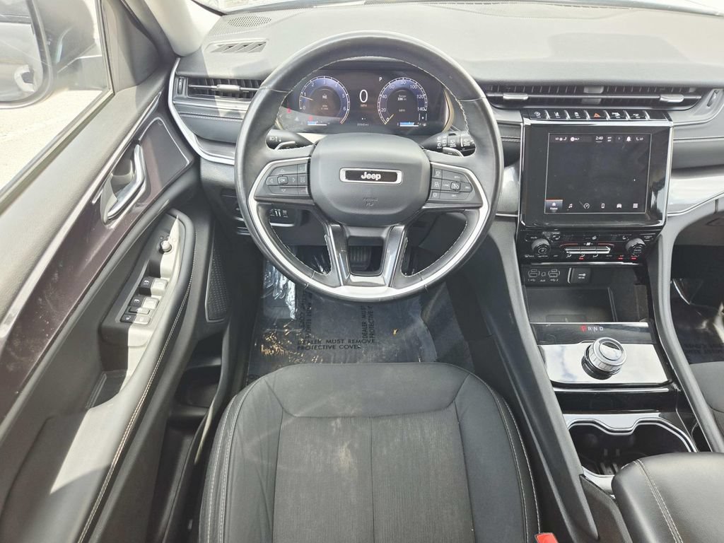 Used 2021 Jeep Grand Cherokee L Laredo w/ Luxury Tech Group I AWD/4WD image 10