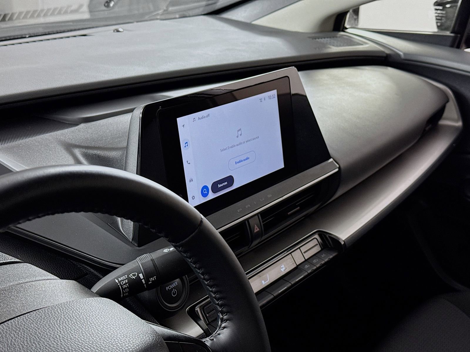 Used 2025 Toyota Prius LE FWD image 8