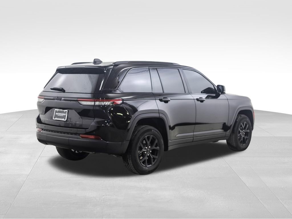 Used 2025 Jeep Grand Cherokee Limited w/ Trailer Tow Package image 5