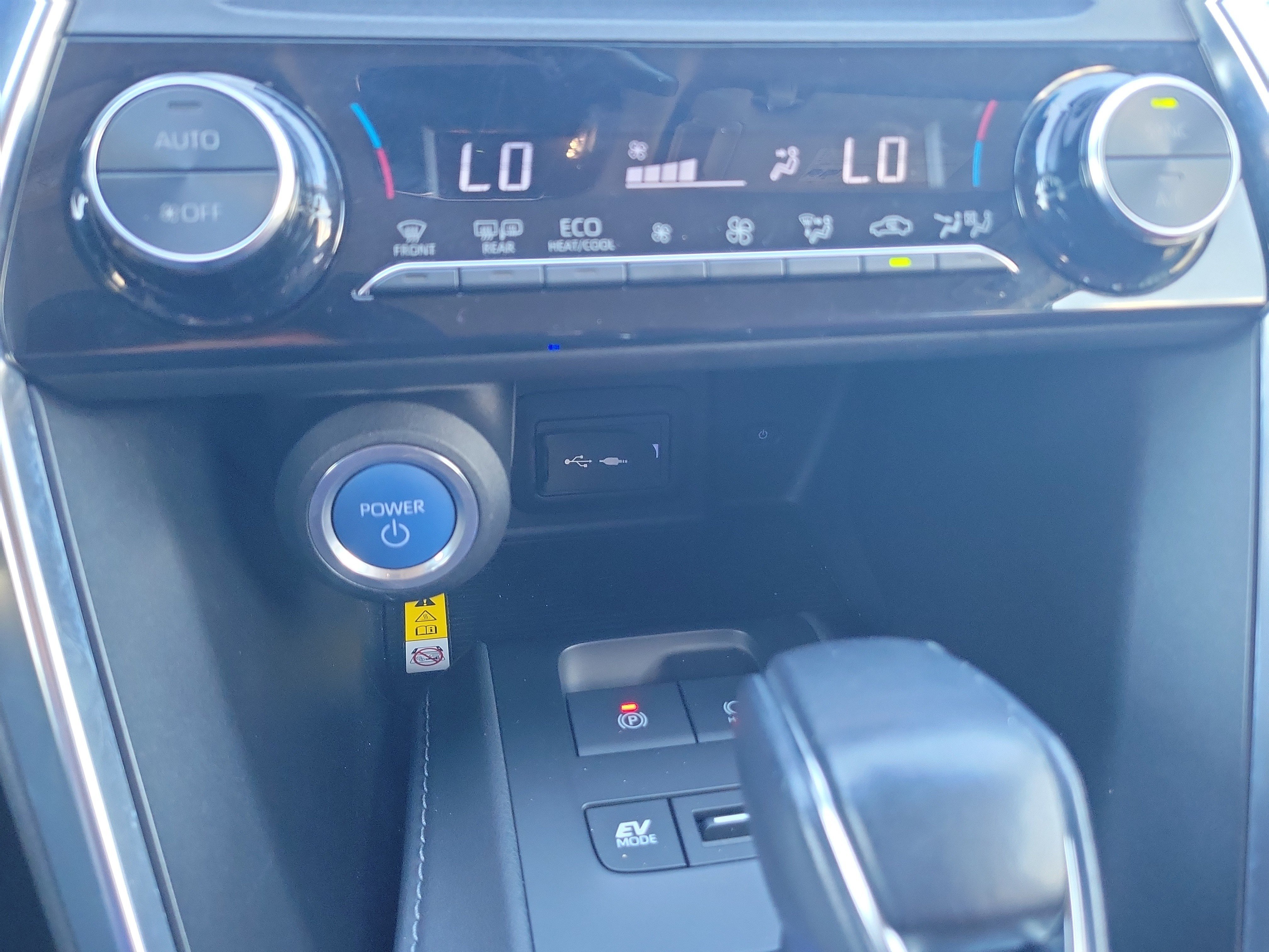Used 2021 Toyota Venza LE AWD/4WD image 26
