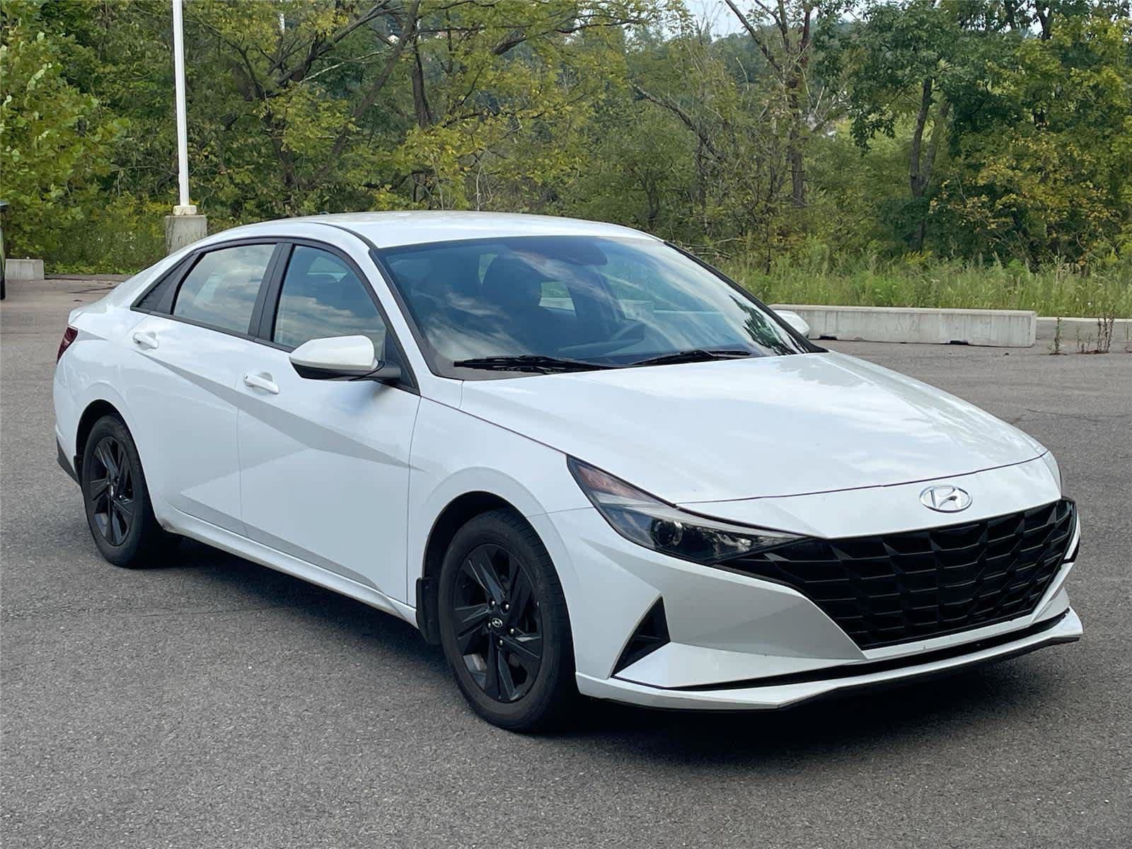 Used 2022 Hyundai Elantra SEL FWD image 4