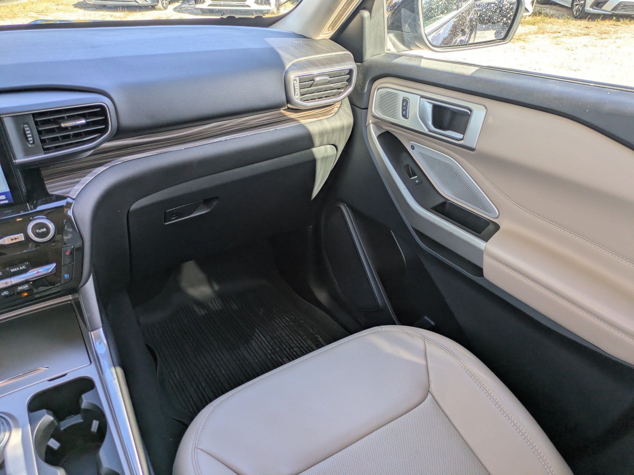 Used 2023 Ford Explorer Limited w/ Limited Technology Package AWD/4WD image 17