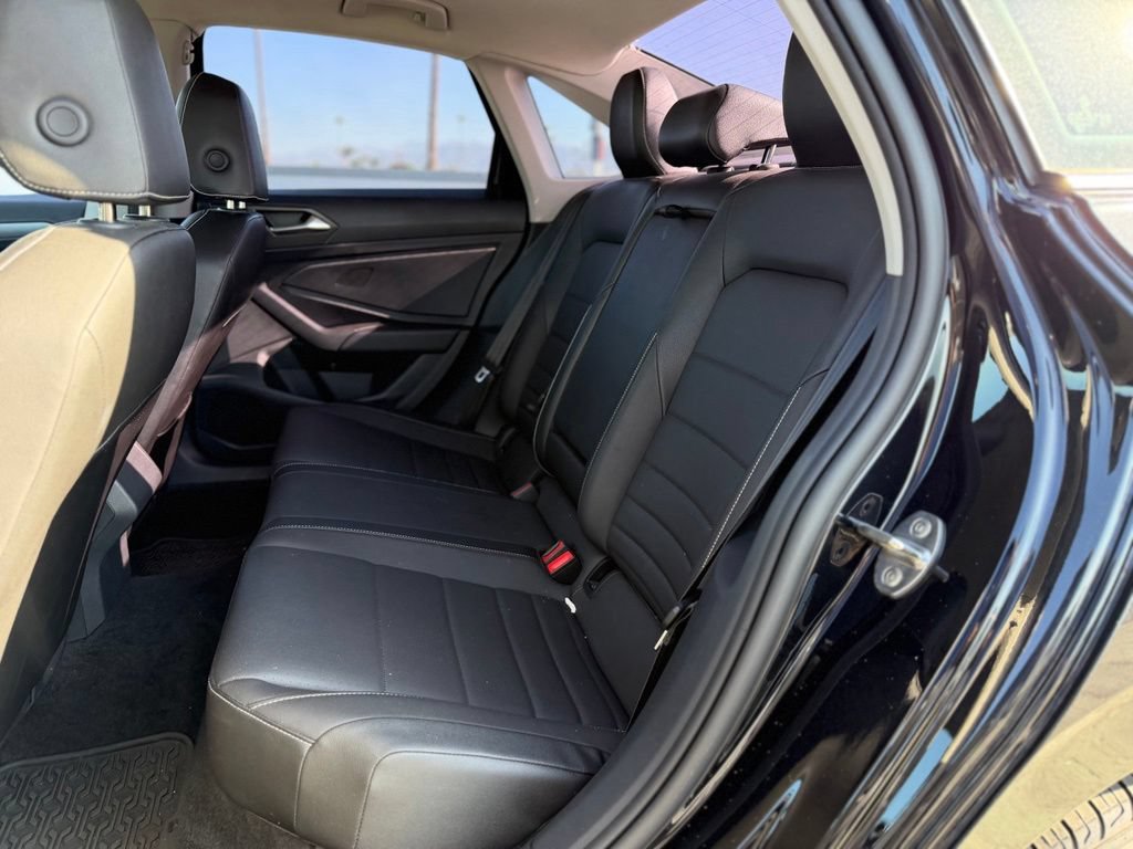 Used 2023 Volkswagen Jetta SE FWD image 4