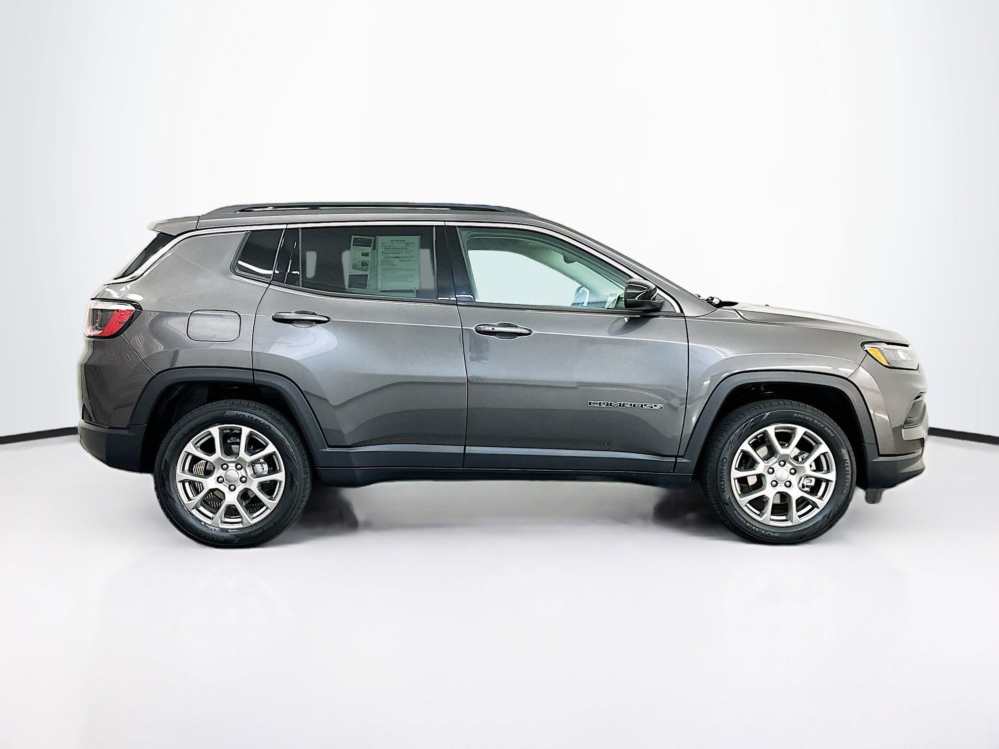 Used 2022 Jeep Compass Latitude image 10