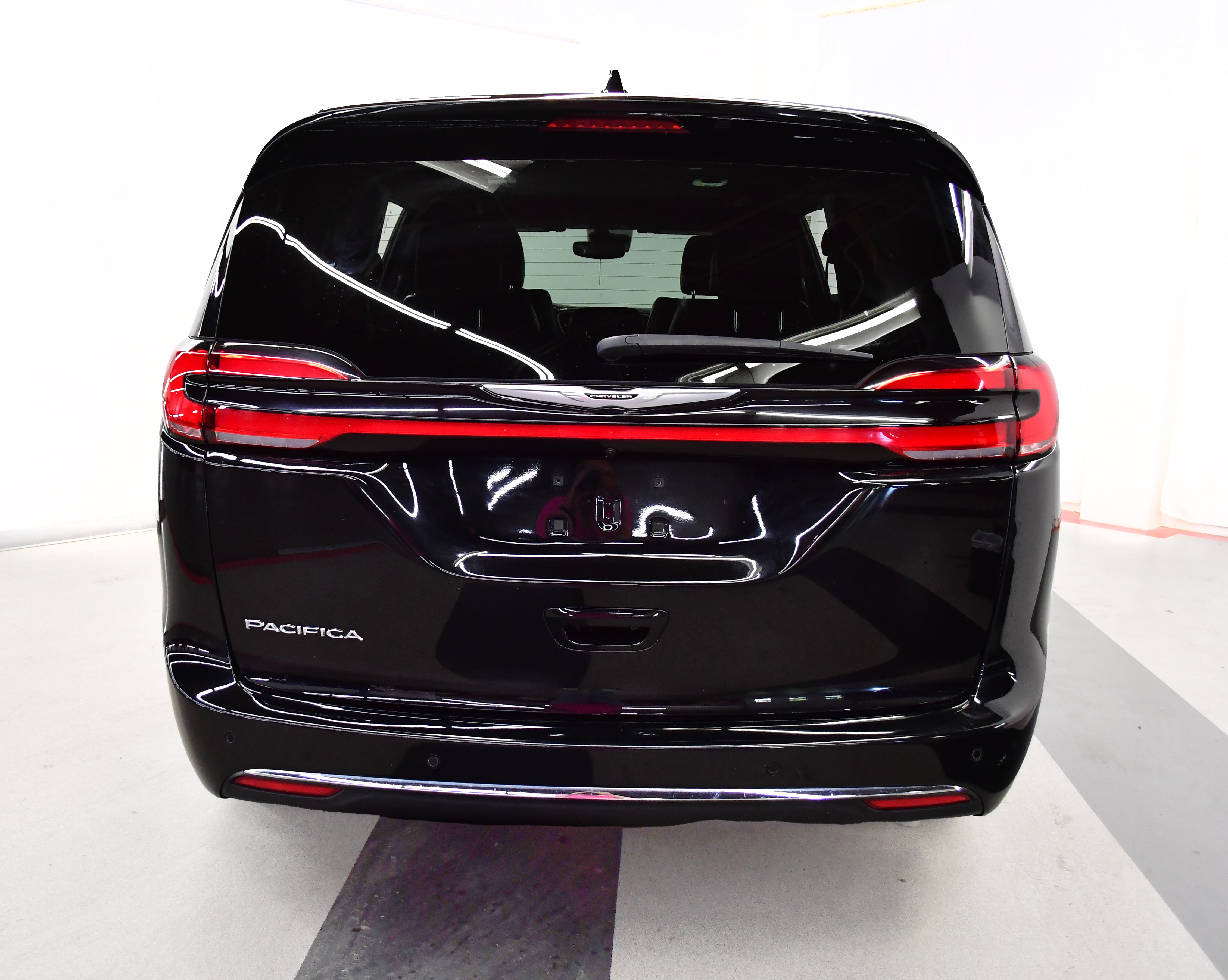Used 2025 Chrysler Pacifica Select FWD image 6