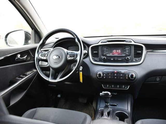Used 2016 Kia Sorento LX w/ LX Convenience Package image 16