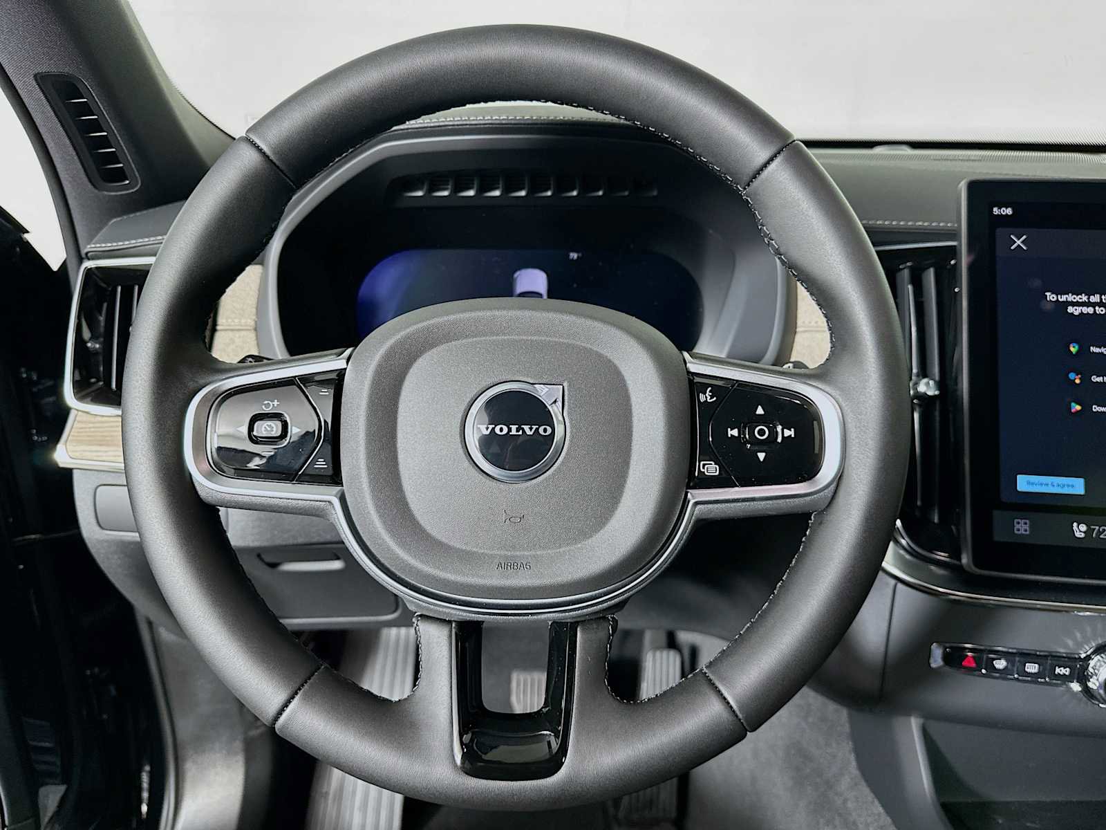 New 2026 Volvo XC90 B6 Plus w/ Protection Package Premier image 11