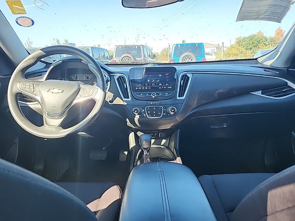 Used 2024 Chevrolet Malibu LT image 3