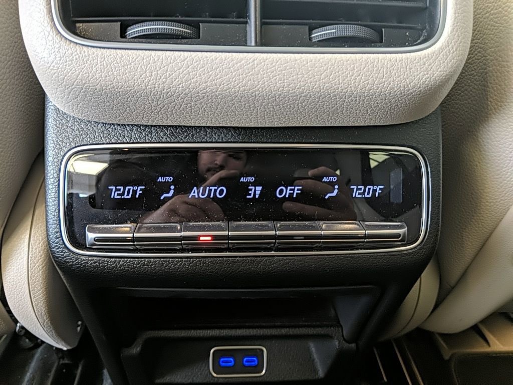 Used 2024 Mercedes-Benz GLE 450 4MATIC image 16