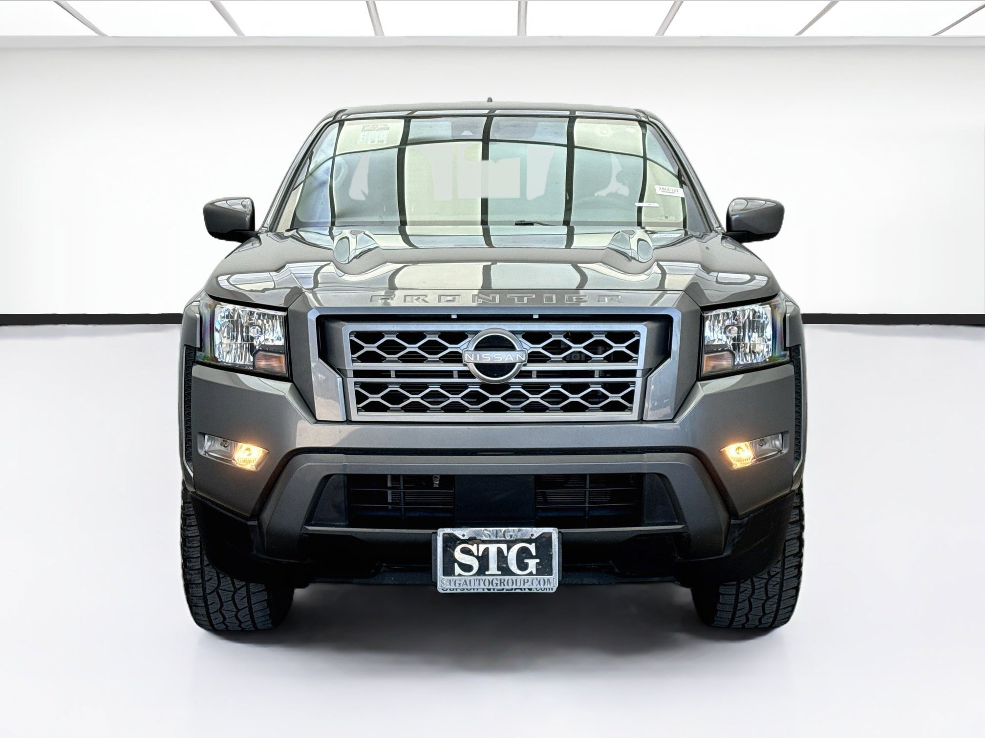 Used 2022 Nissan Frontier SV w/ Technology Package RWD image 2