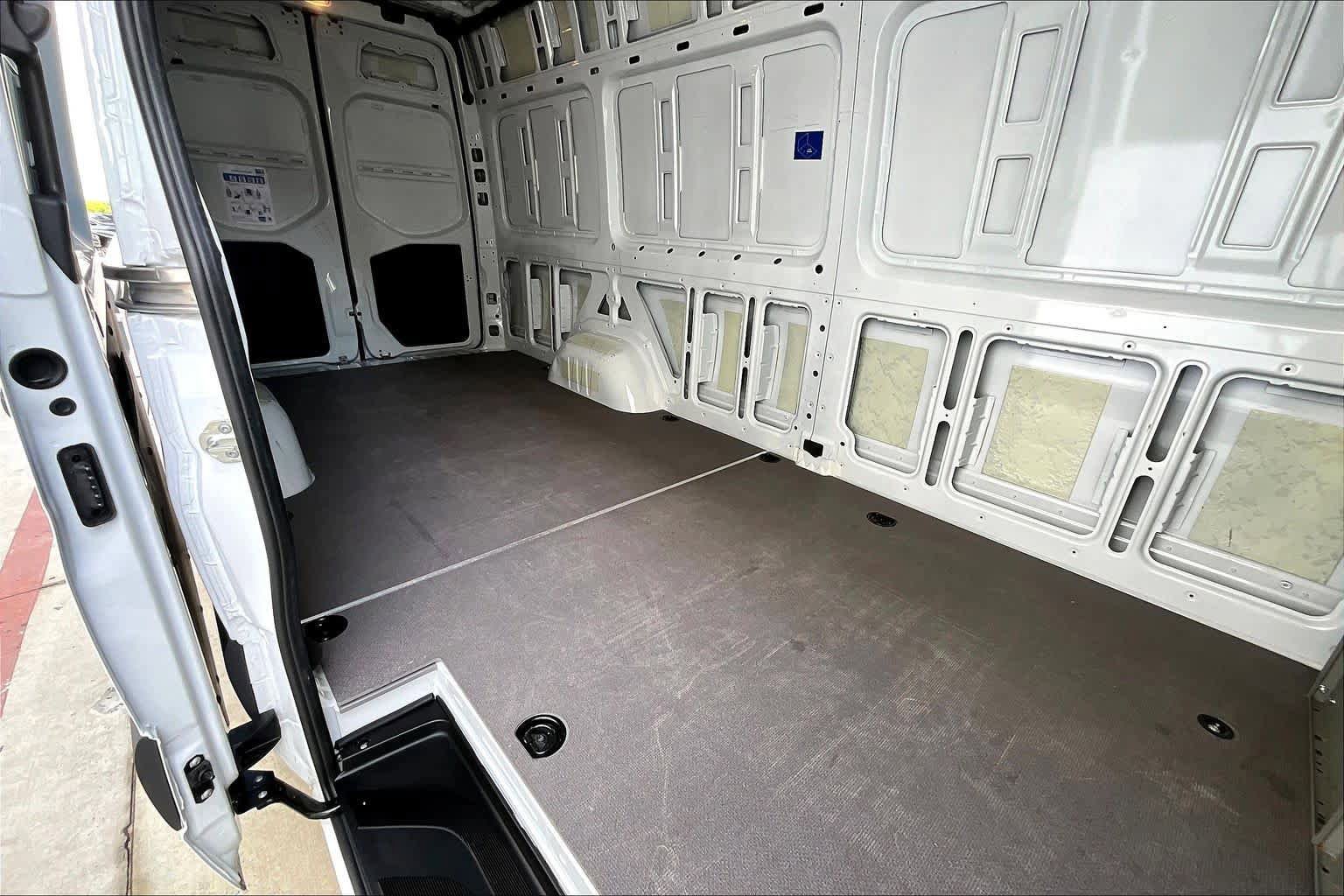 Used 2025 Mercedes-Benz Sprinter 2500 image 18