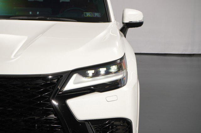 Used 2025 Lexus LX 700h F Sport image 7