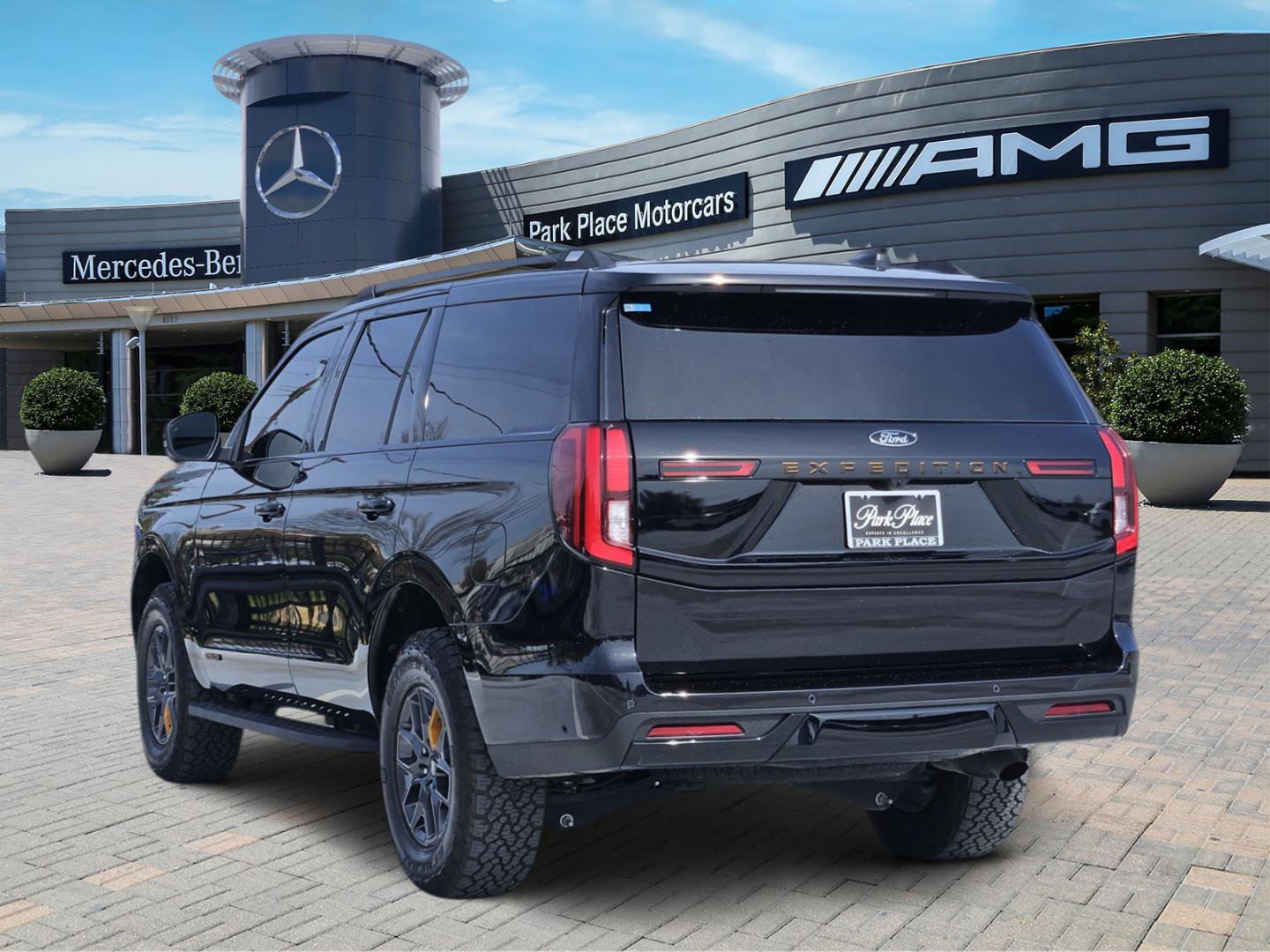 Used 2025 Ford Expedition Tremor image 4