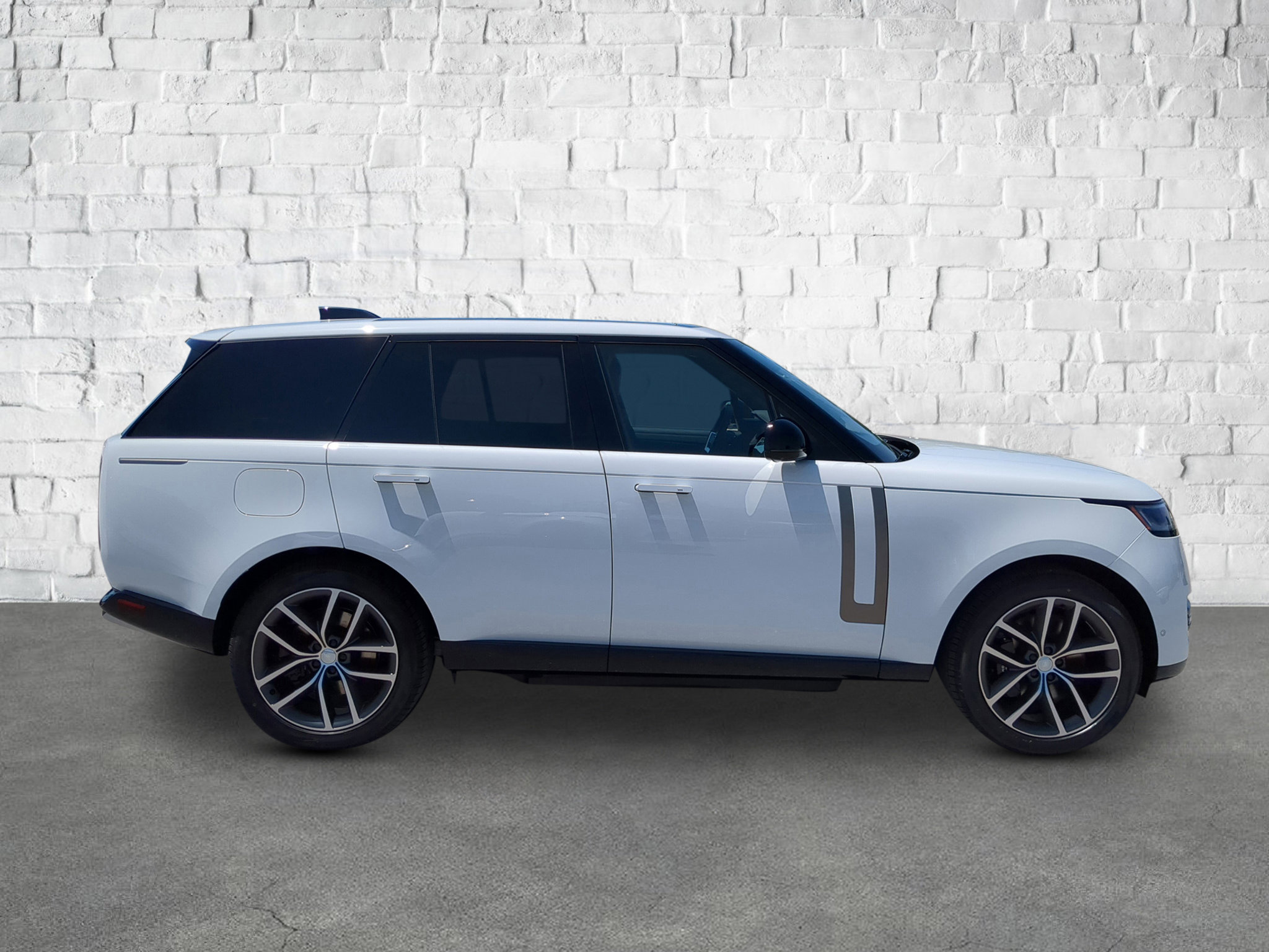 New 2025 Land Rover Range Rover SE image 4
