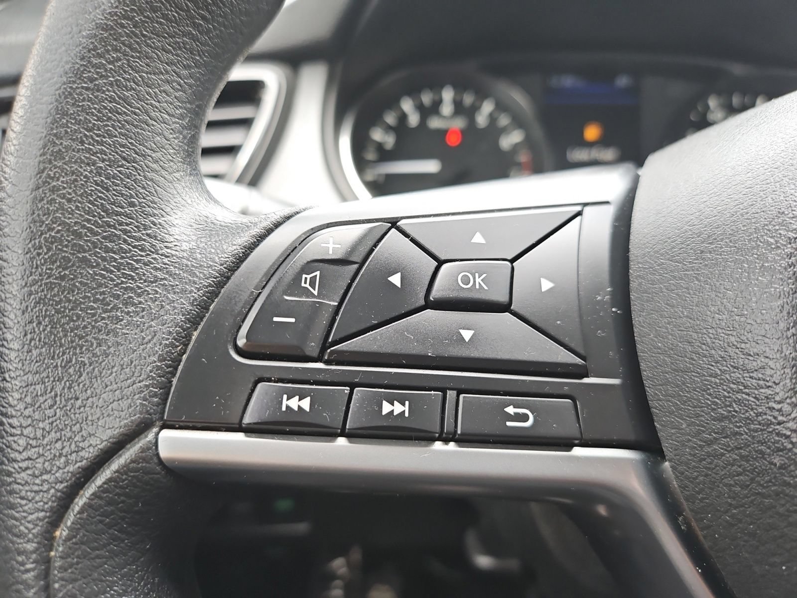 Used 2020 Nissan Rogue S FWD image 29