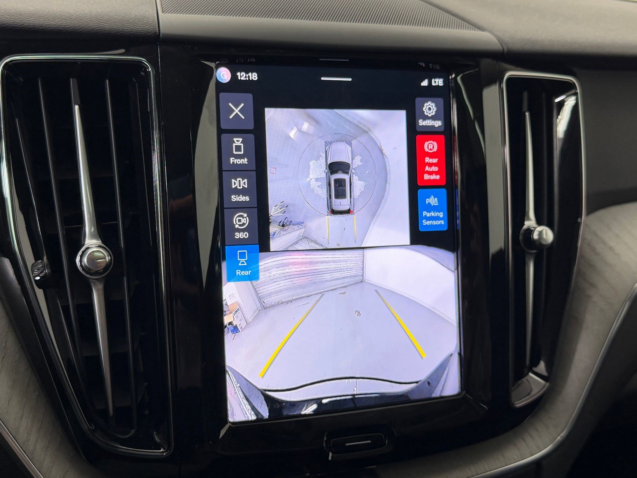 Used 2025 Volvo XC60 B5 Plus image 27